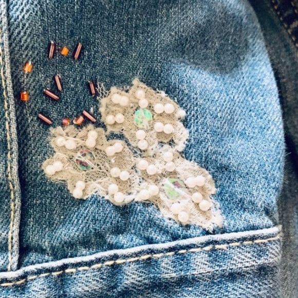 Pearl lace & floral cuffs embellished denim jacket - Picture 5 of 11